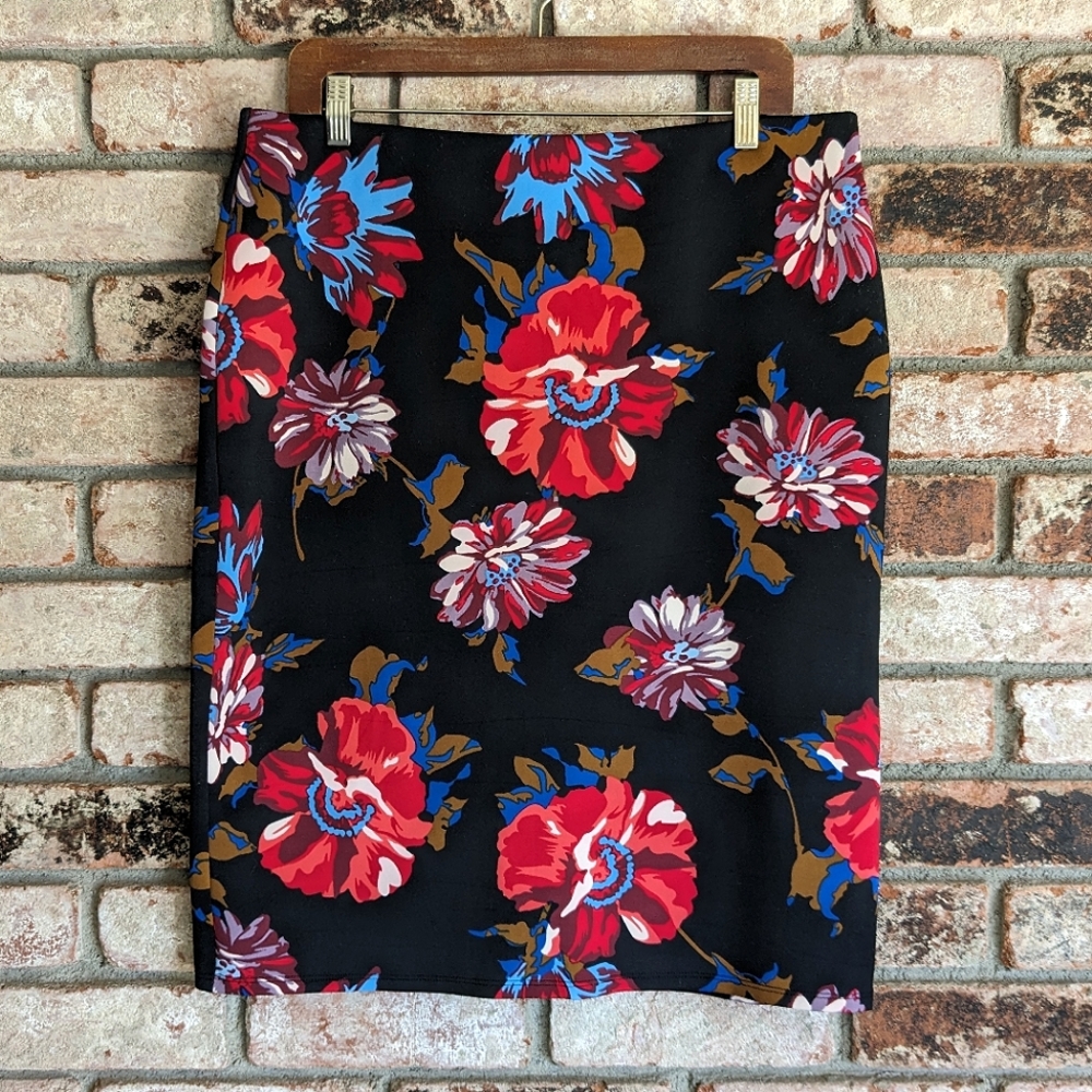 🏵️ Olivia & Martin Black Floral Pencil Skirt L